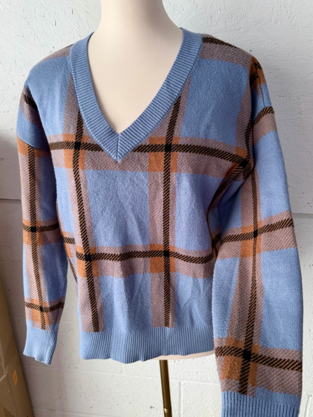 Max Studio V-Neck Plaid Sweater in Light Blue, Tan and Black L